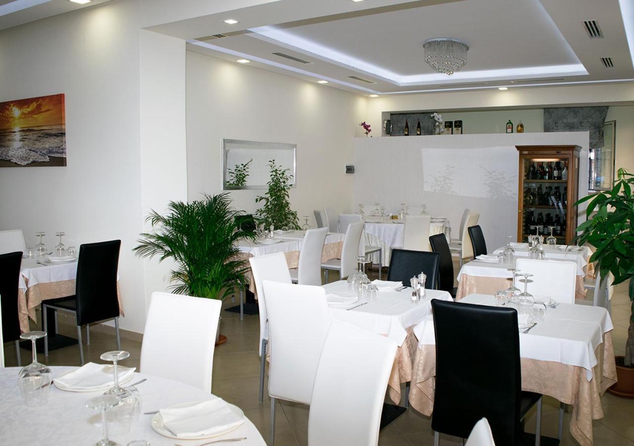 Cristal Rooms ピアチェンツァ エクステリア 写真