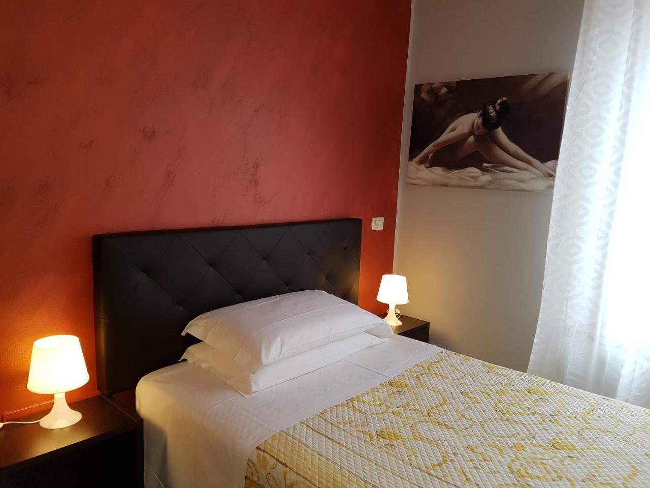 Cristal Rooms ピアチェンツァ エクステリア 写真